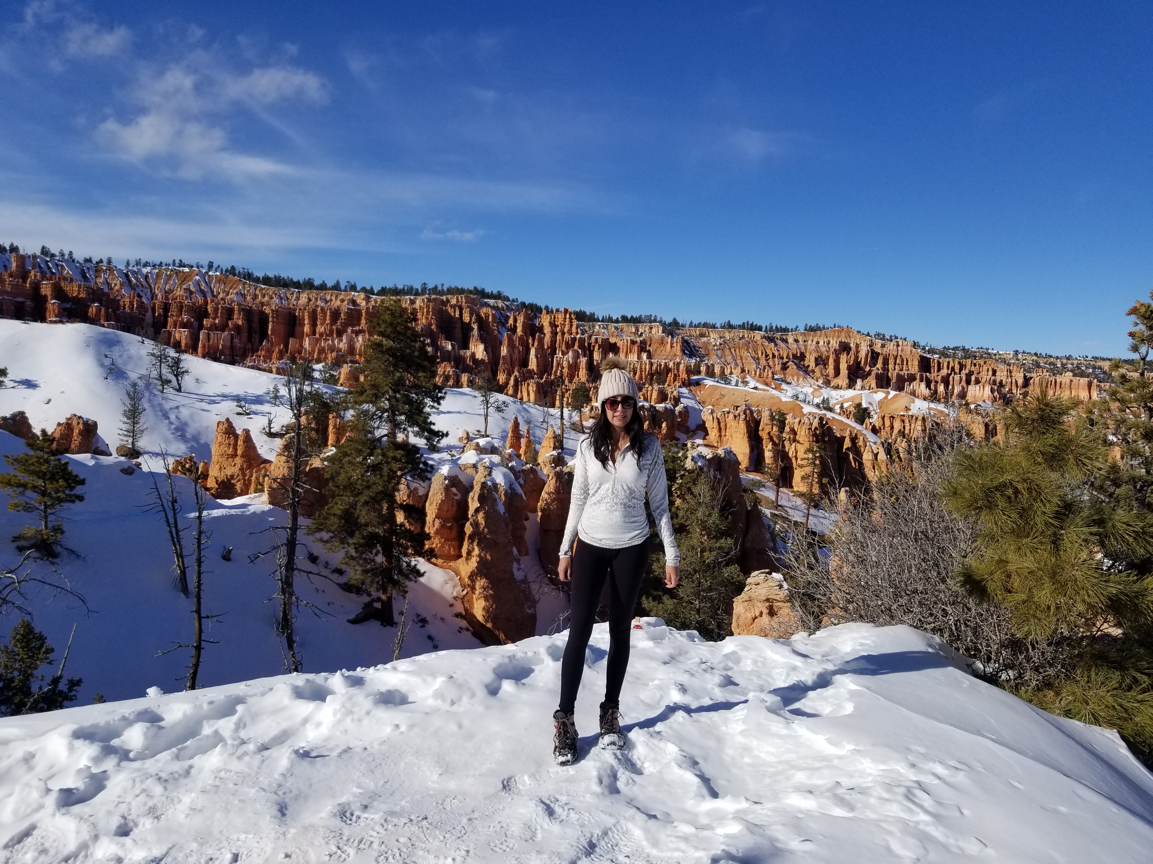 Zelzah poses in front of the Hoodoos in Bryce Canyon National Park