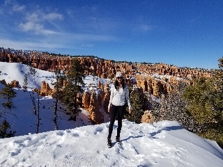 Zelzah poses in front of the Hoodoos in Bryce Canyon National Park